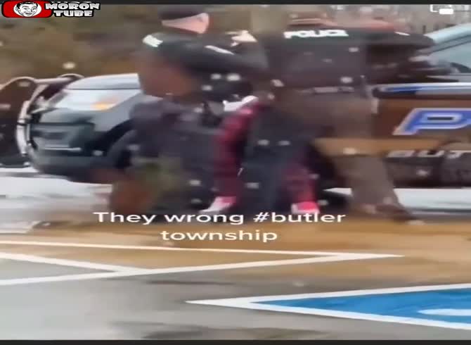 Video :A lady was beaten by an Ohio police officer who was seen on video